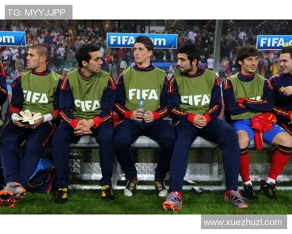 足球巨星聚首合影同框 展现足坛传奇风采与荣耀时刻 足球巨星聚首合影同框 展现足坛传奇风采与荣耀时刻