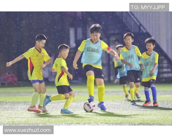 足球球星身高较矮如何弥补不足提升竞技表现技巧与策略解析 足球球星身高较矮如何弥补不足提升竞技表现技巧与策略解析